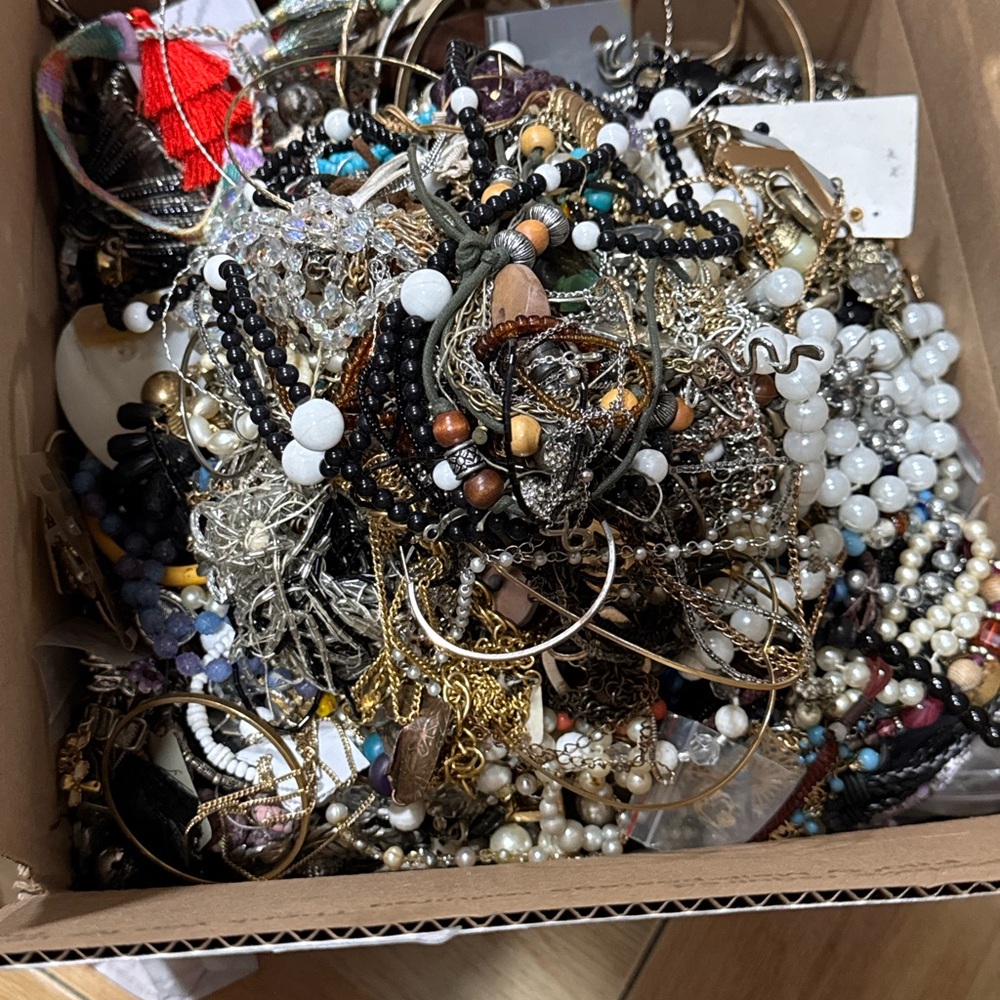 2 LB Mystery Lot of Costume Jewelry – Necklaces, Bracelets, Earrings & More